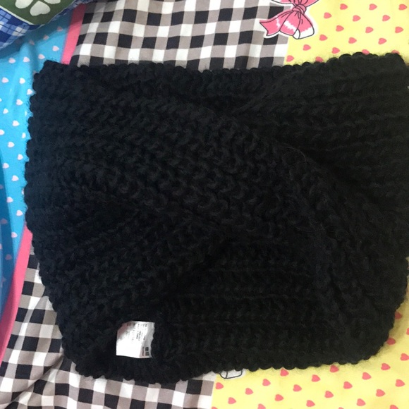 Uniqlo Accessories - Uniqlo snood scarf